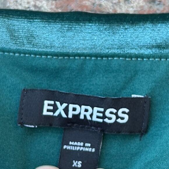 Express Velvet Green Bodysuit Size XS Spaghetti Strap Snap Closure Ruched - Picture 2 of 3